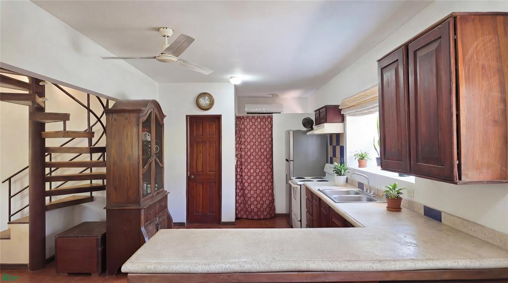 Casa Rosada Lomas de Conchal - Playa Puerto Viejo