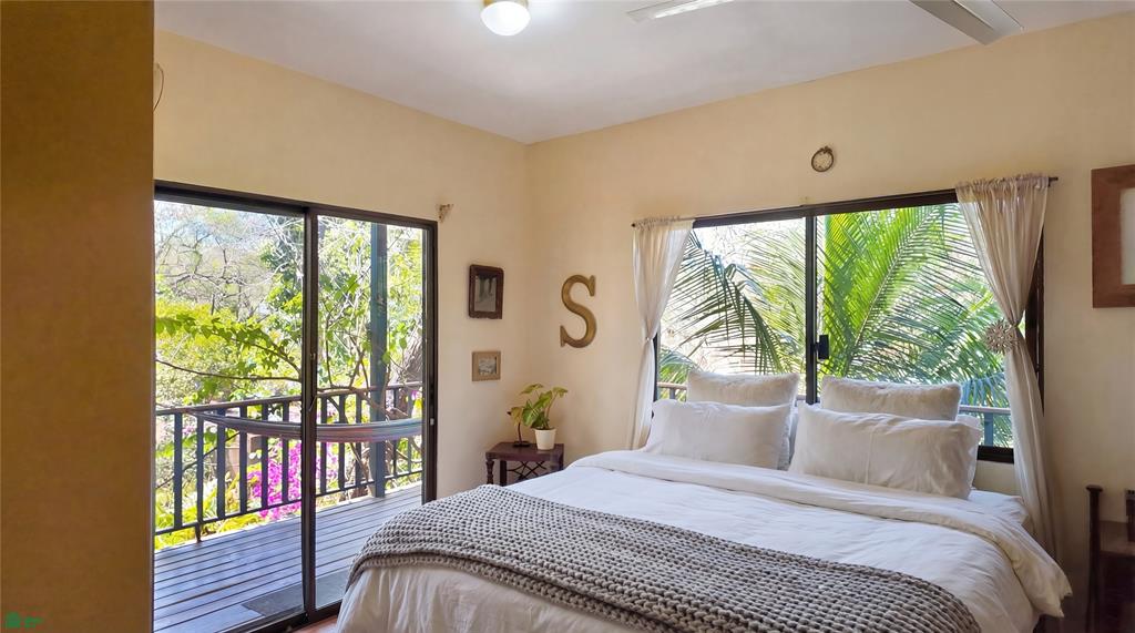 Casa Rosada Lomas de Conchal - Playa Puerto Viejo