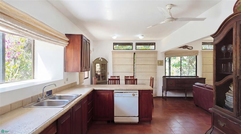 Casa Rosada Lomas de Conchal - Playa Puerto Viejo