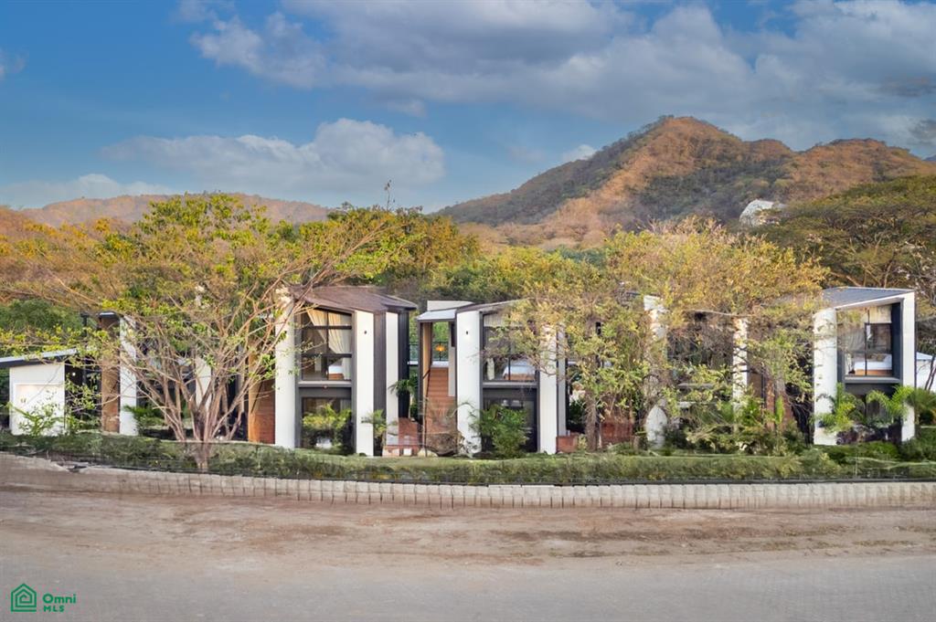 The Bungalows - Flamingo Estates