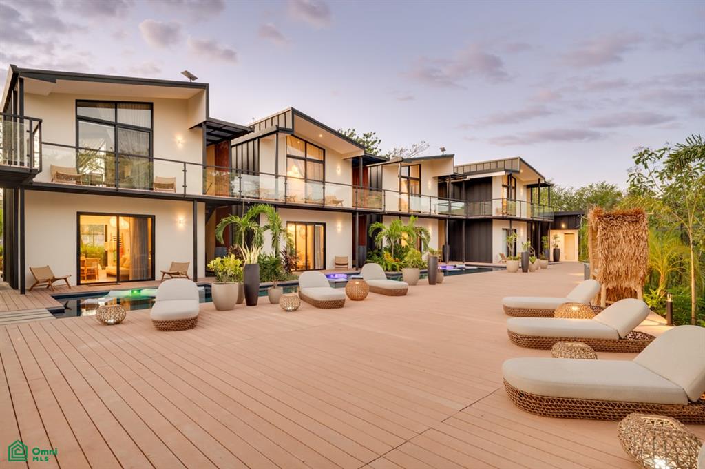 The Bungalows - Flamingo Estates