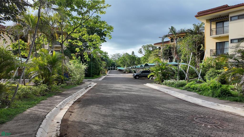 The Oaks # 44 Condo For Sale!