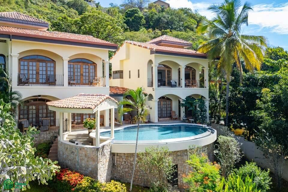 PLAYA PRIETA , Playa Potrero, Guanacaste