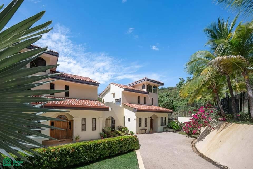 6 Bedroom Duplex - Playa Prieta 