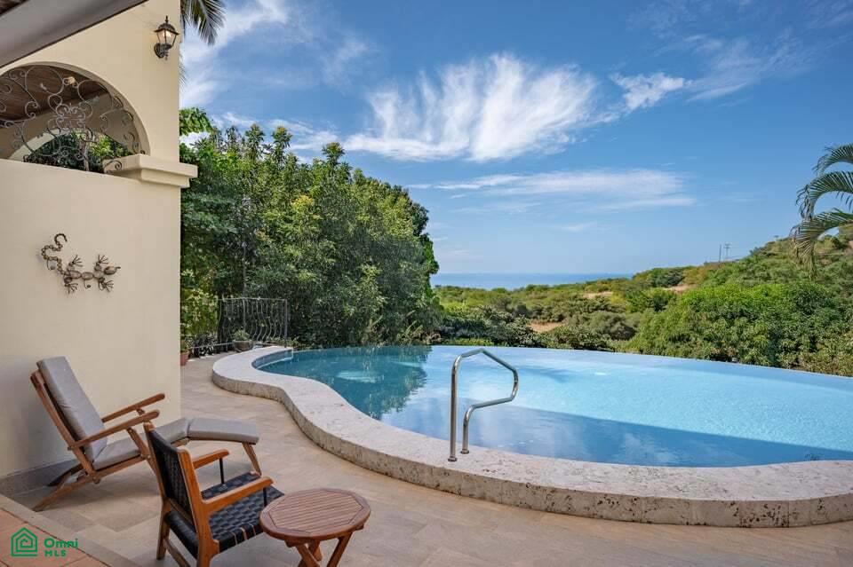6 Bedroom Duplex - Playa Prieta 