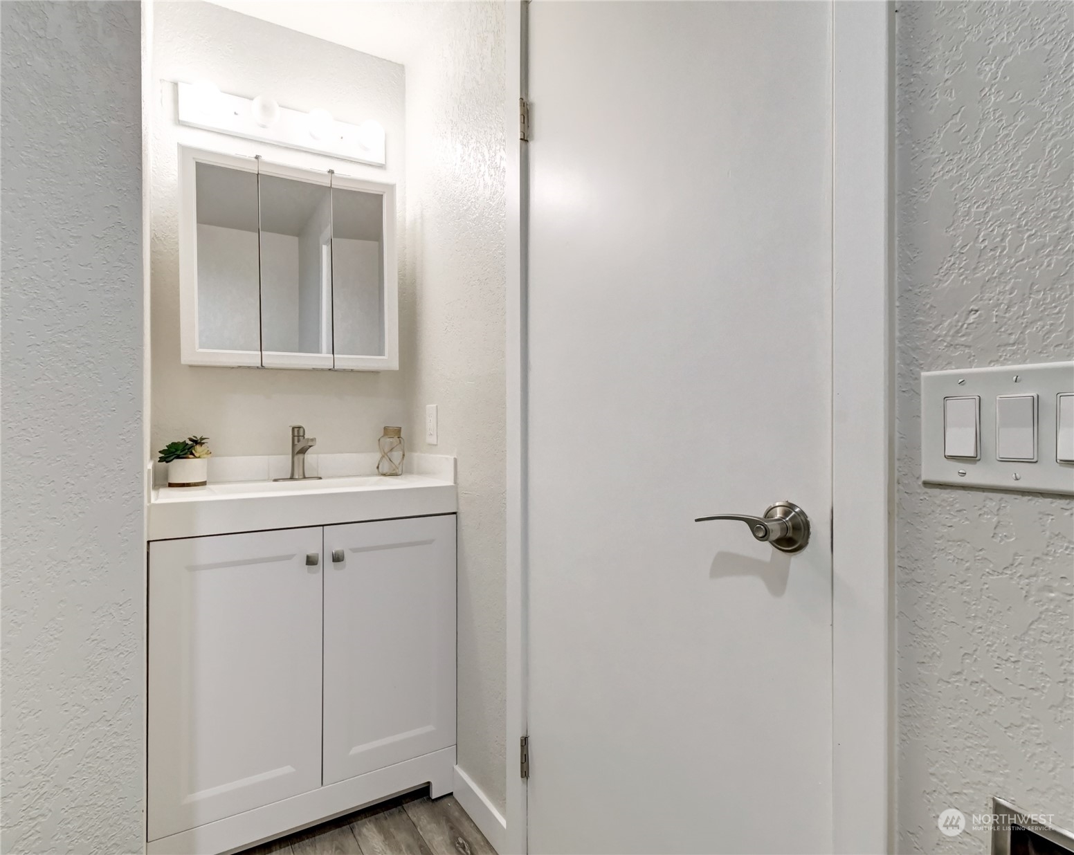 11901 93rd Avenue NE #B207, -3653 Unit: B207