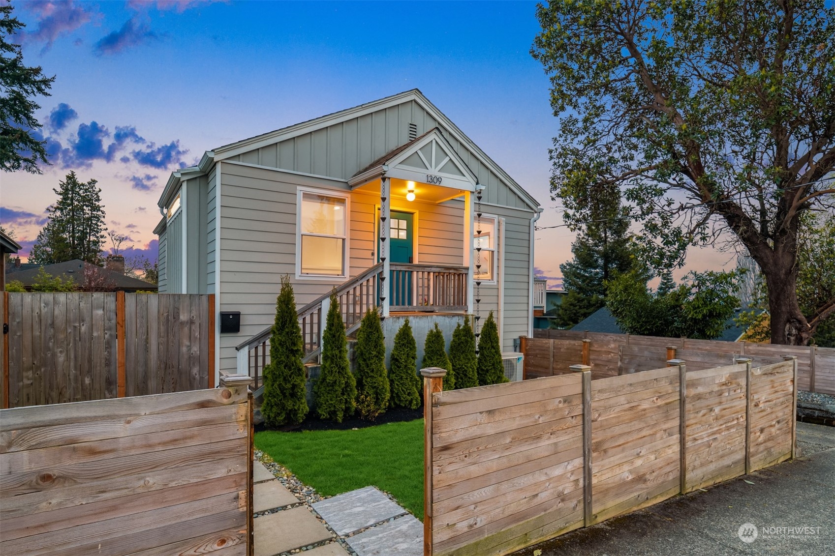 1309 SW Cloverdale Street