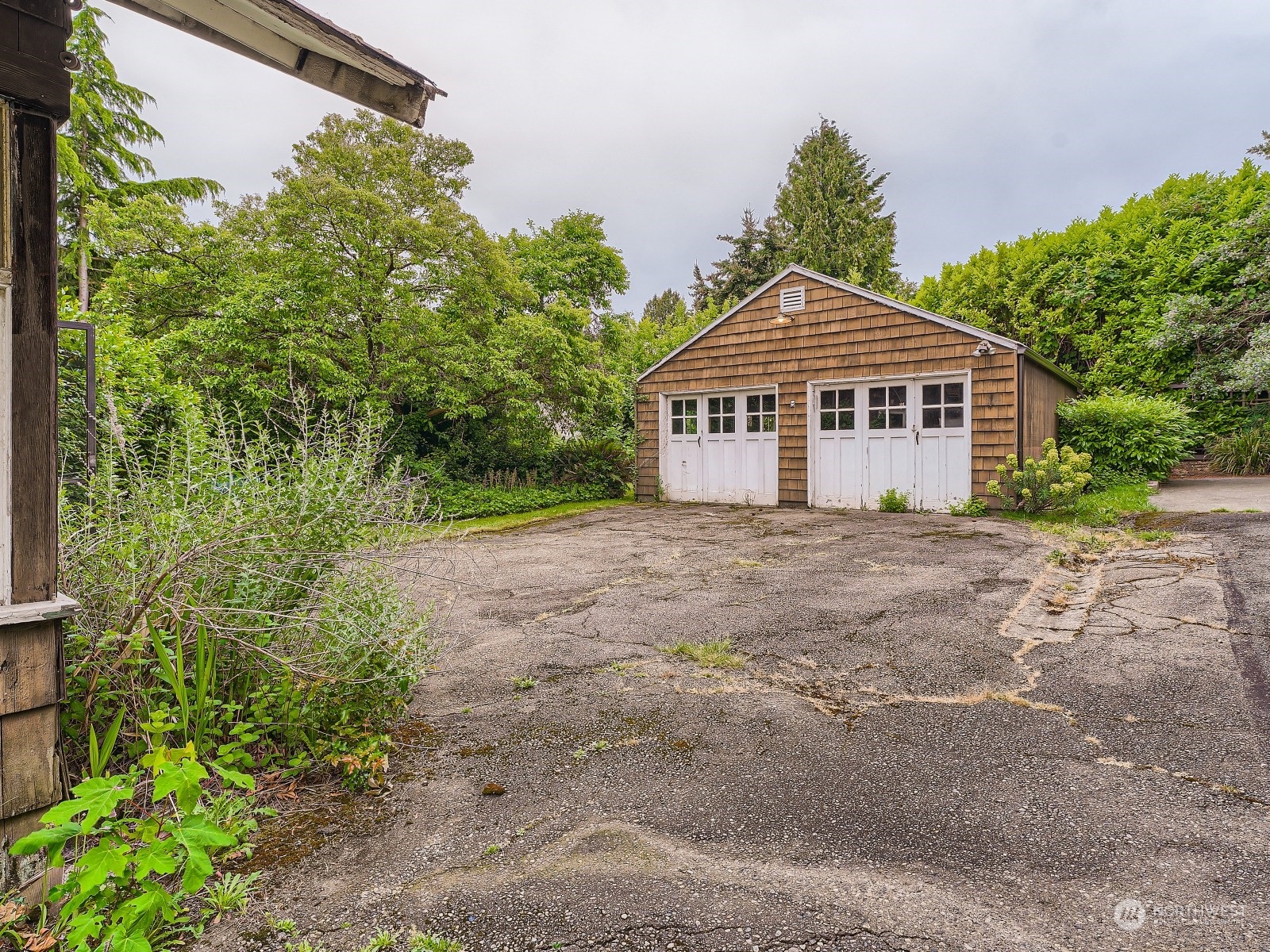 6537 Seward Park Avenue S