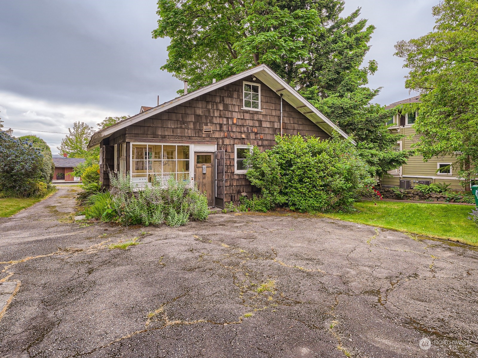 6537 Seward Park Avenue S