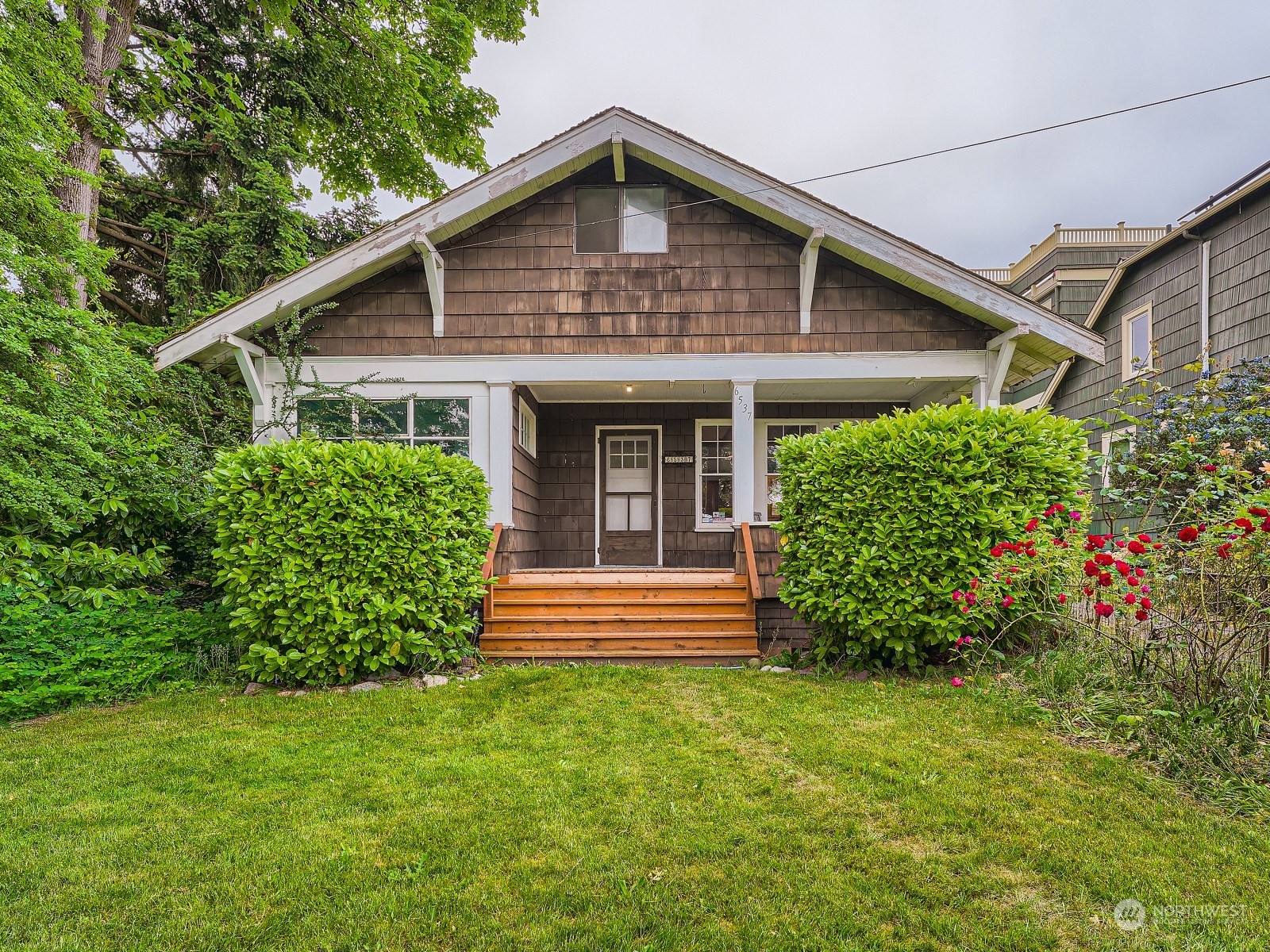 6537 Seward Park Avenue S