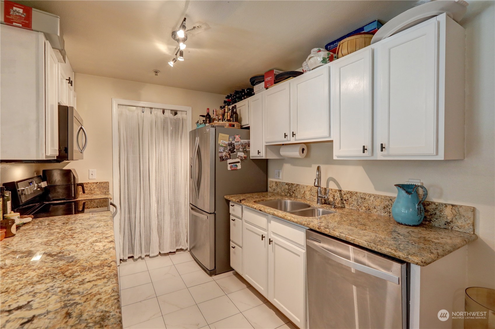 11915 Roseberg Avenue S #B106