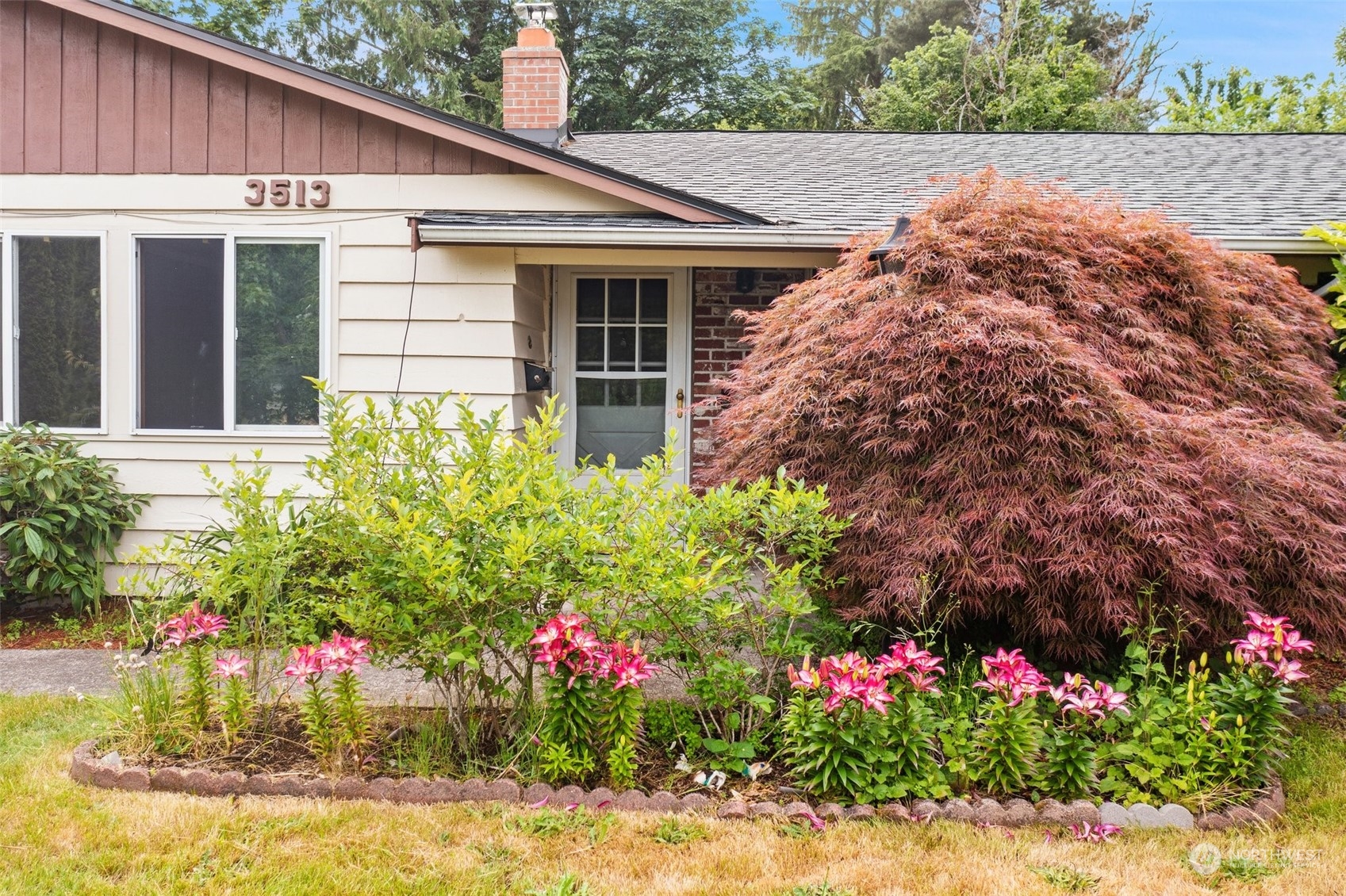 3513 Gillette Avenue