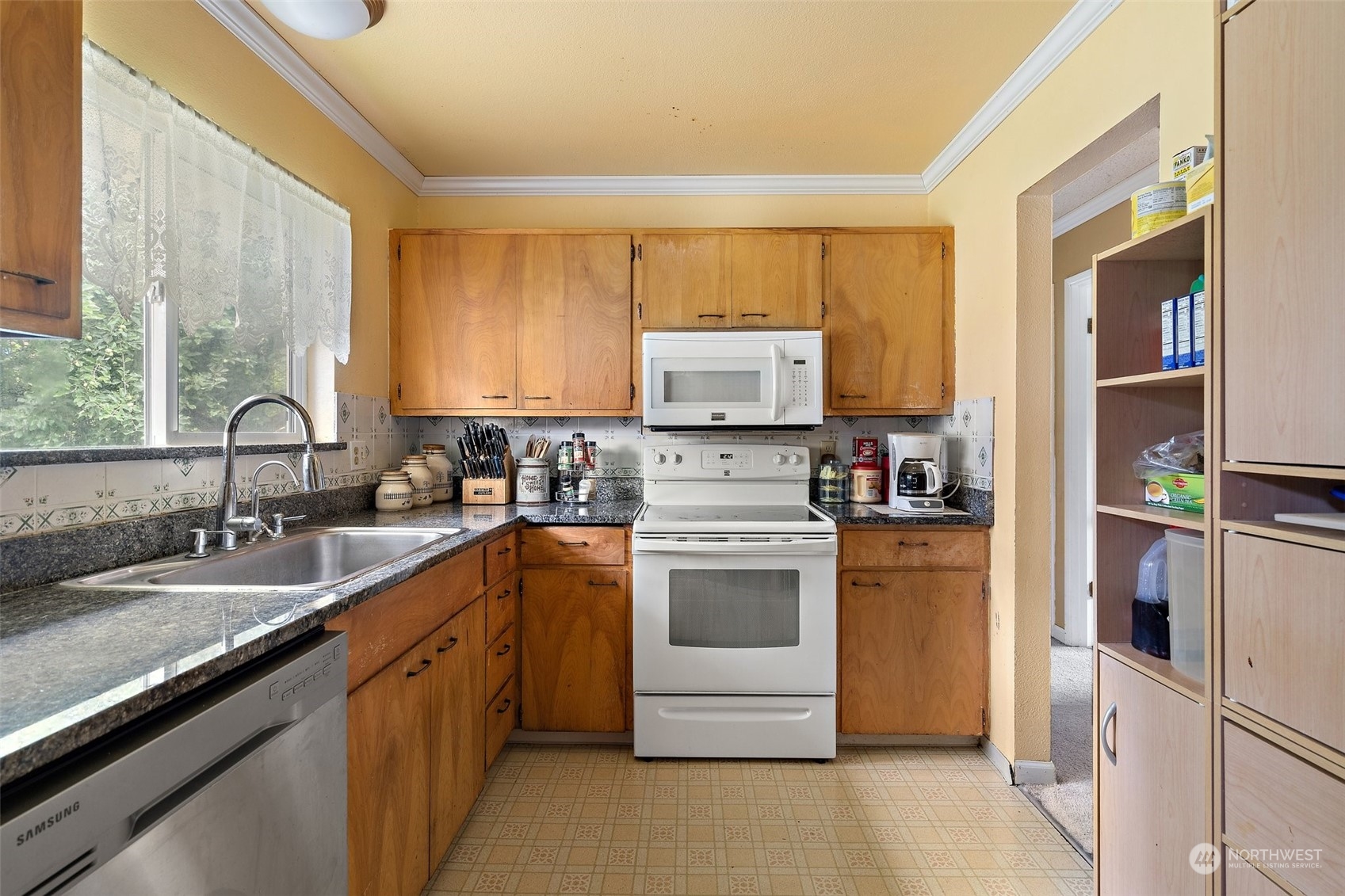 3513 Gillette Avenue