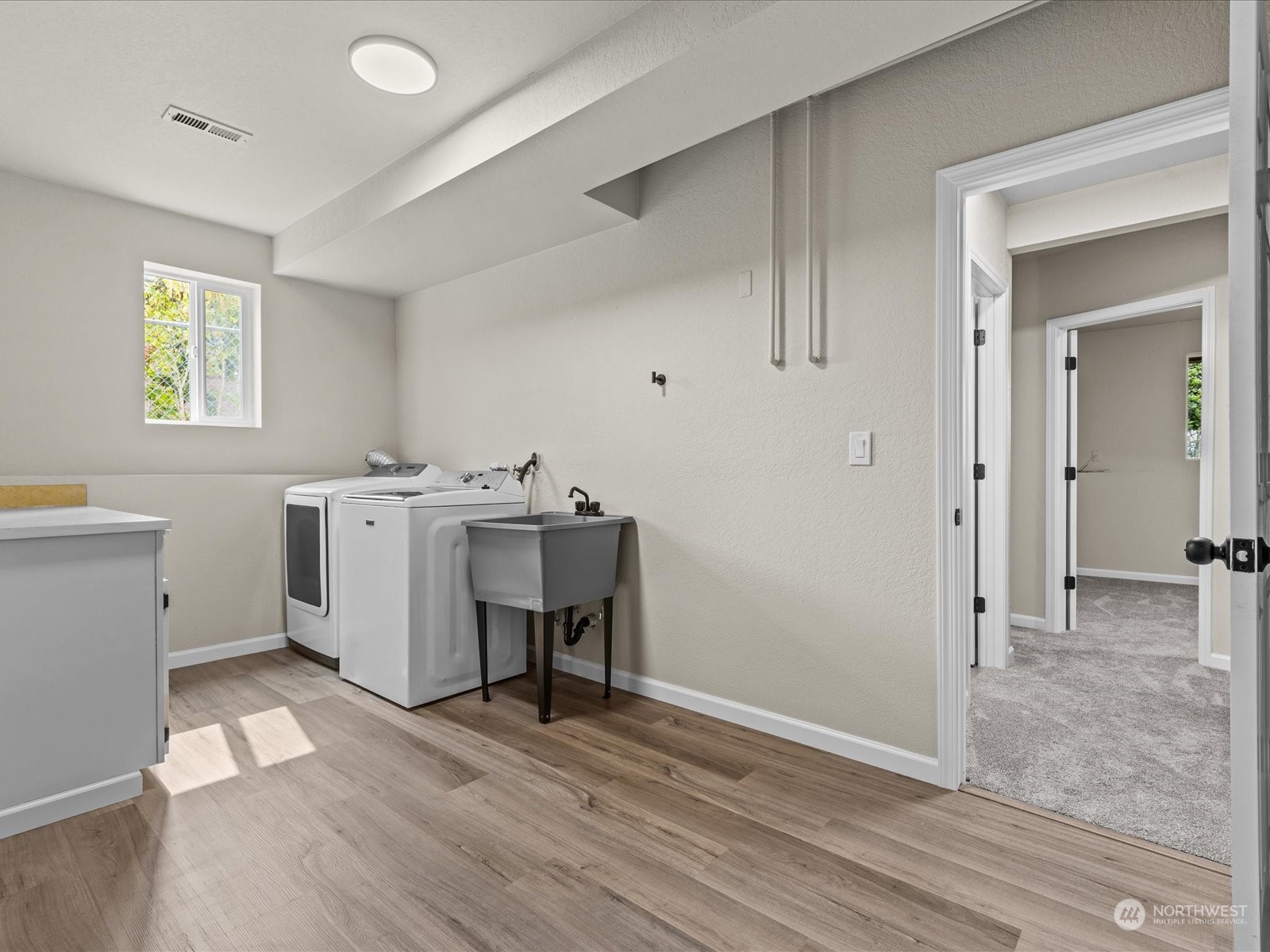 711 E Lakeshore Drive