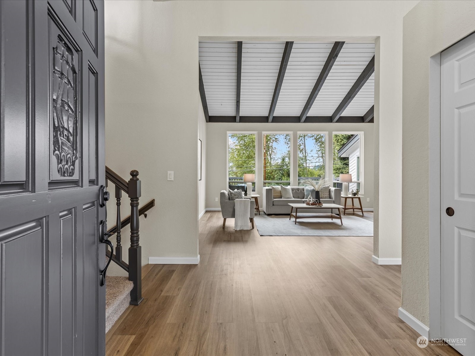 711 E Lakeshore Drive