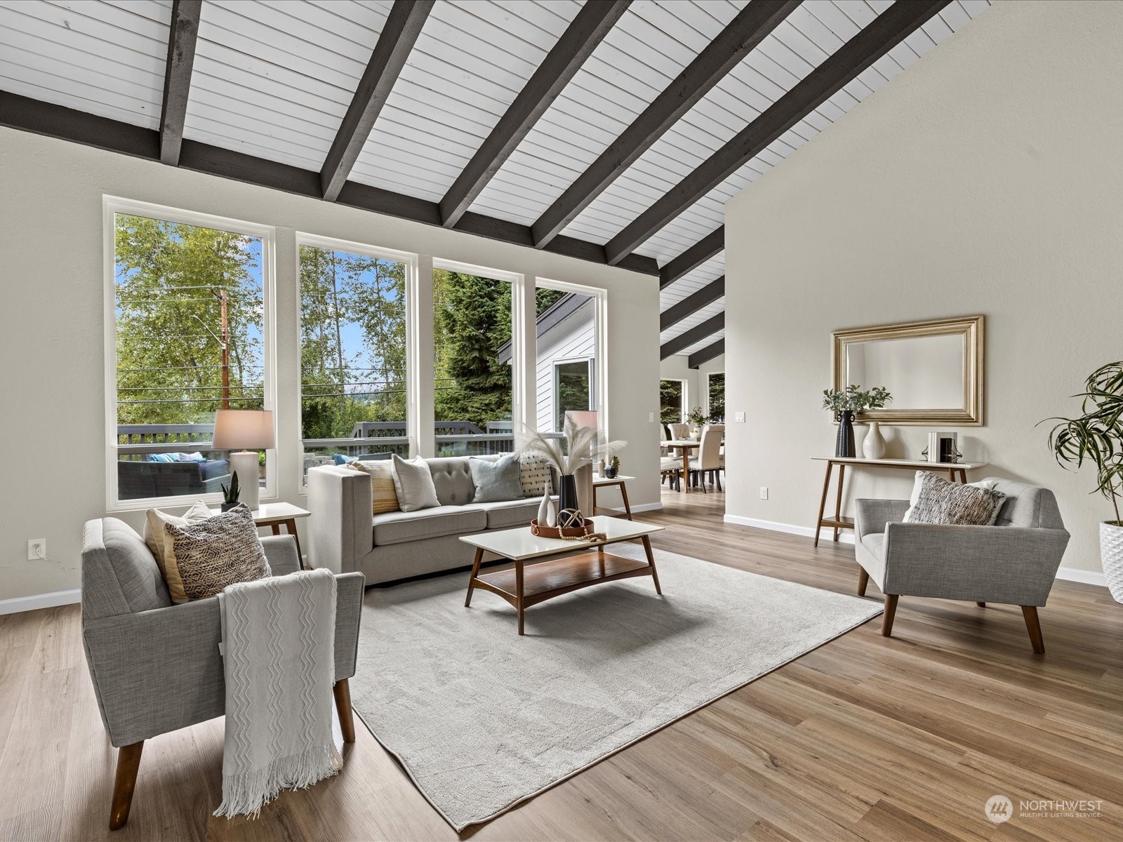 711 E Lakeshore Drive