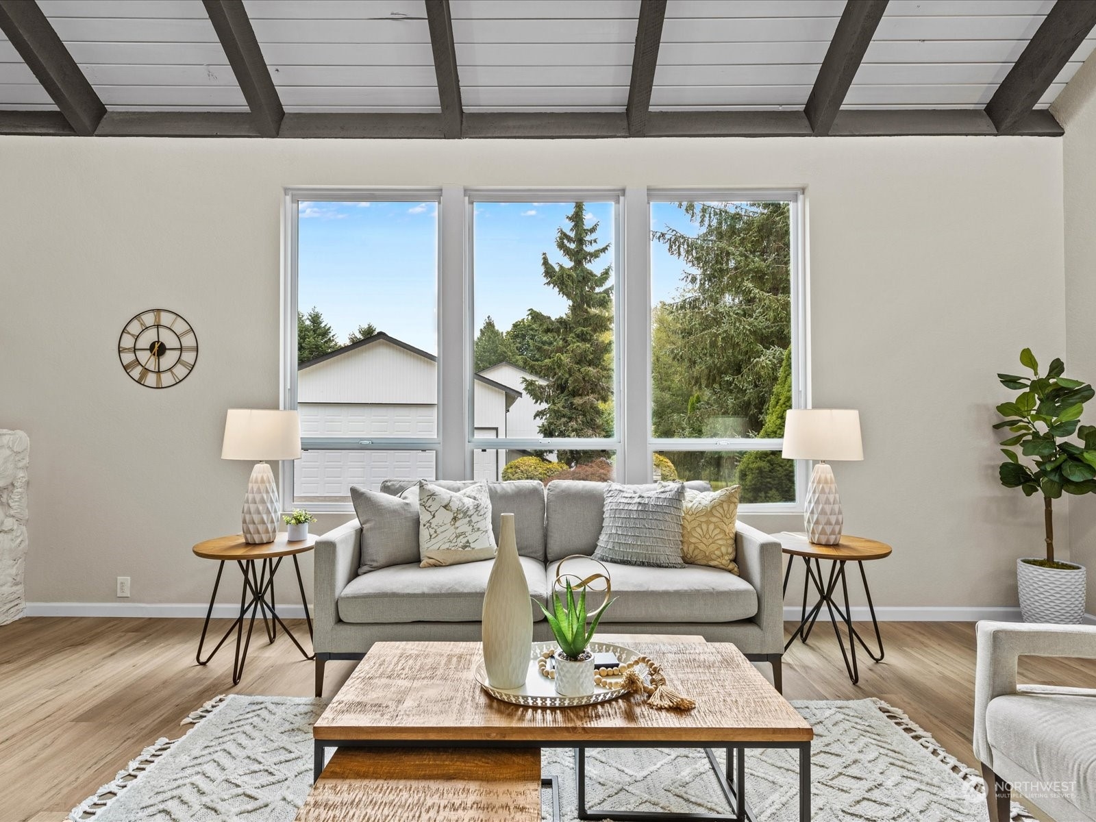 711 E Lakeshore Drive