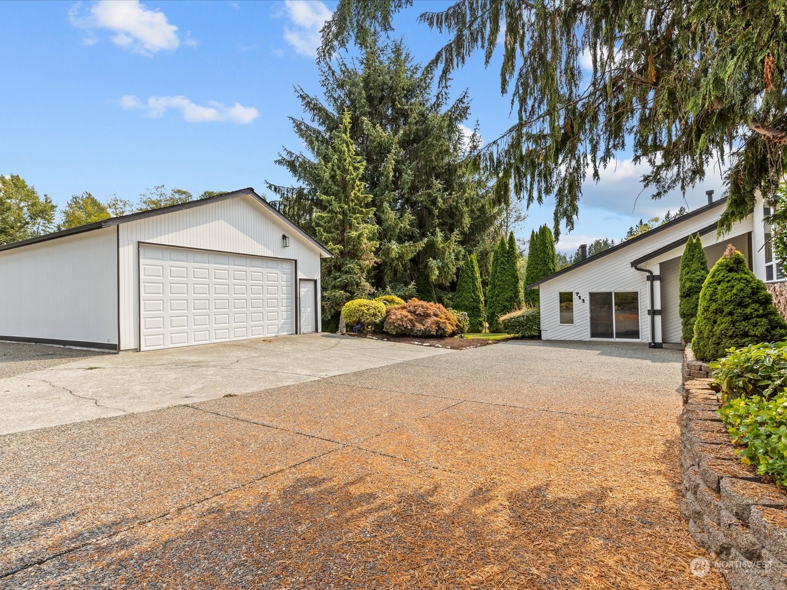 711 E Lakeshore Drive