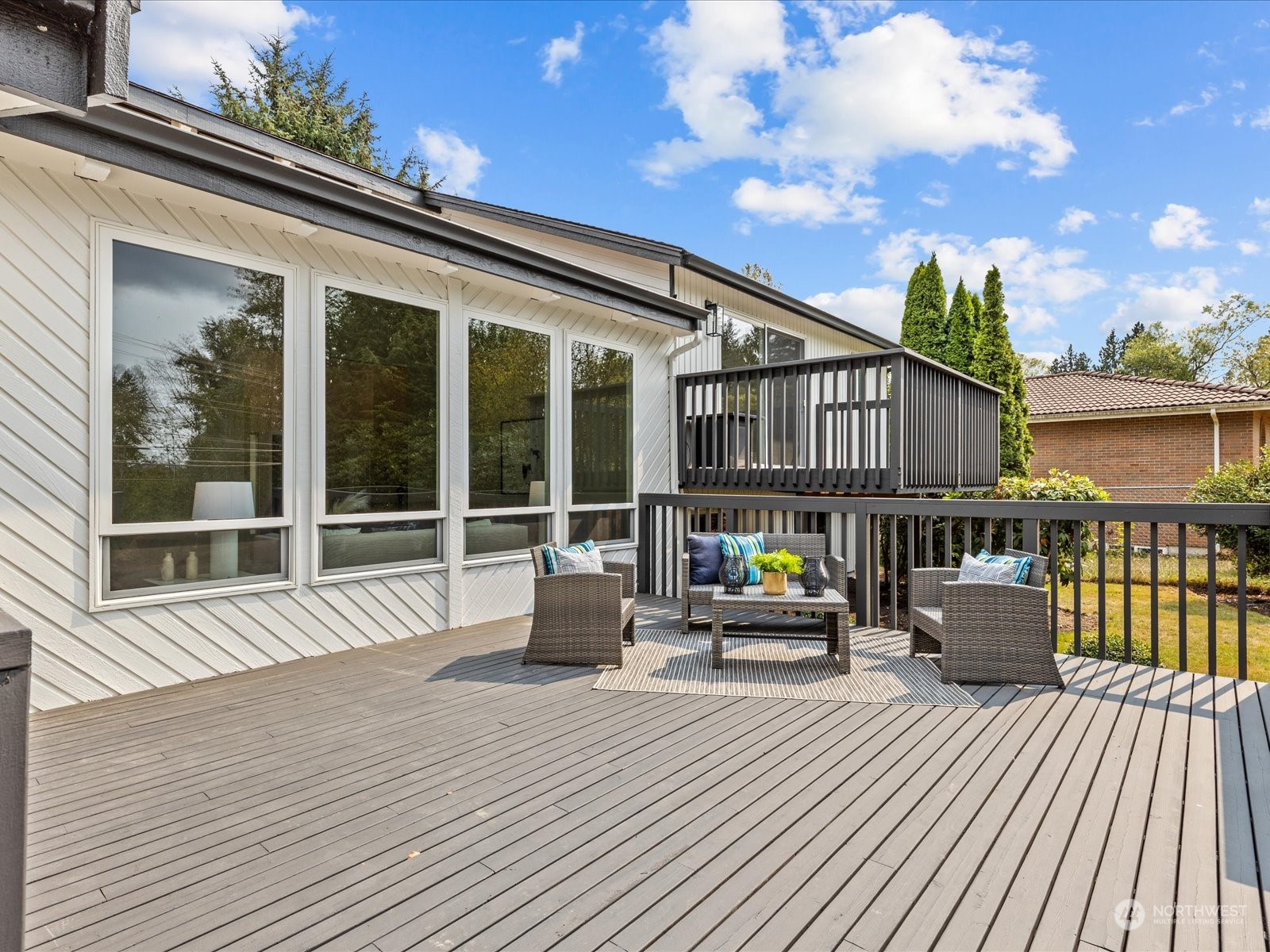 711 E Lakeshore Drive