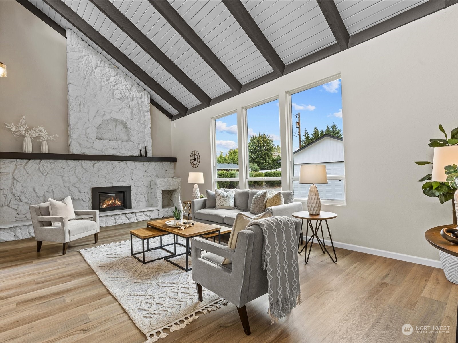 711 E Lakeshore Drive