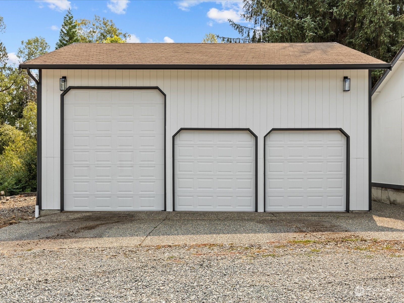 711 E Lakeshore Drive