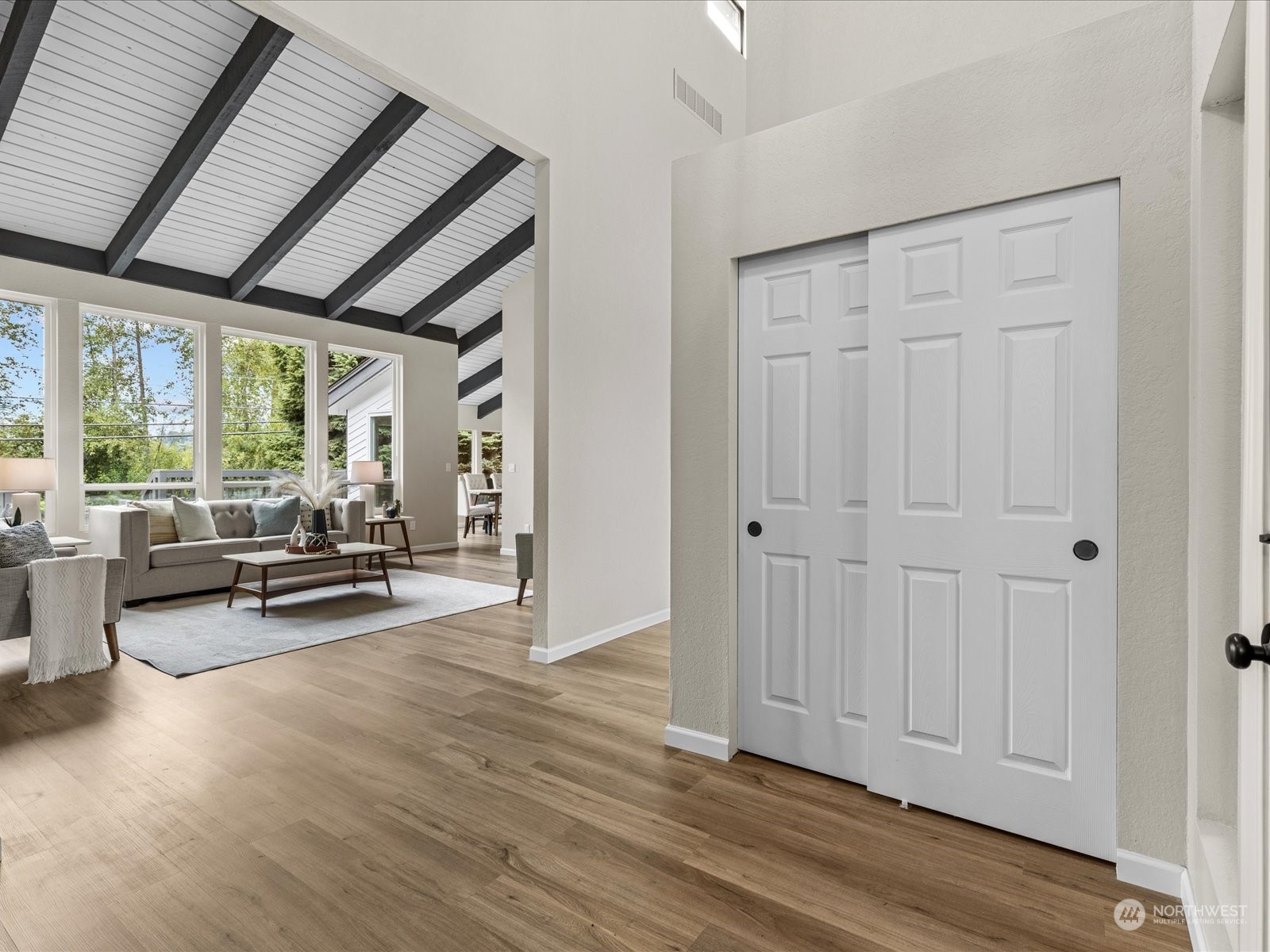 711 E Lakeshore Drive