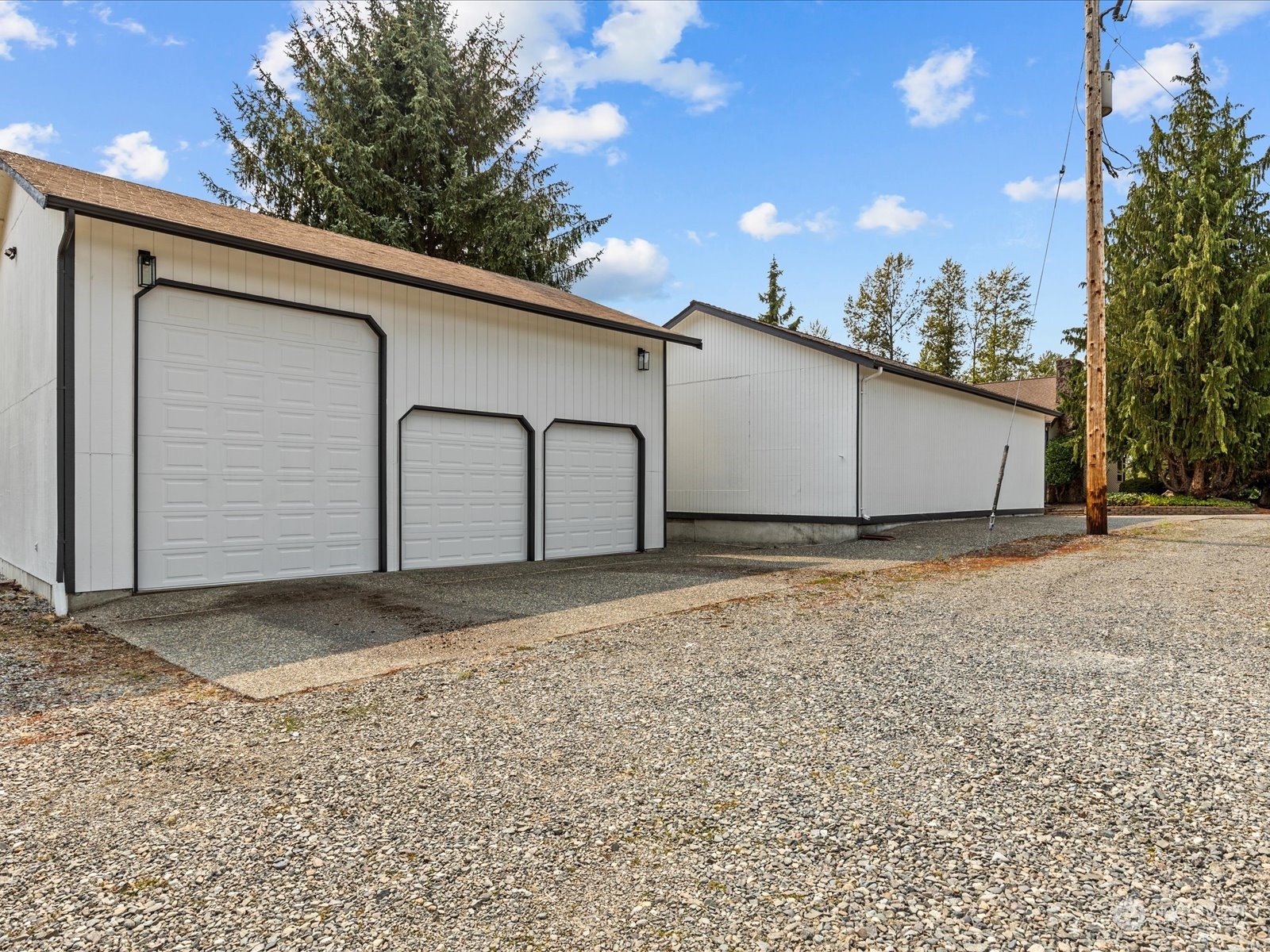 711 E Lakeshore Drive