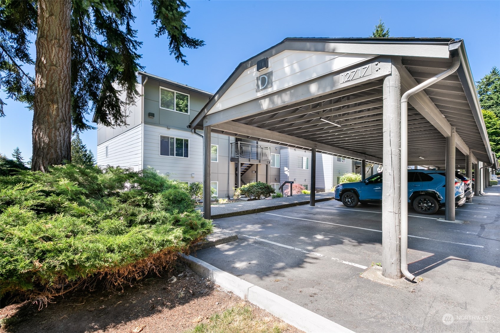 12717 NE 116th Street Unit: D301