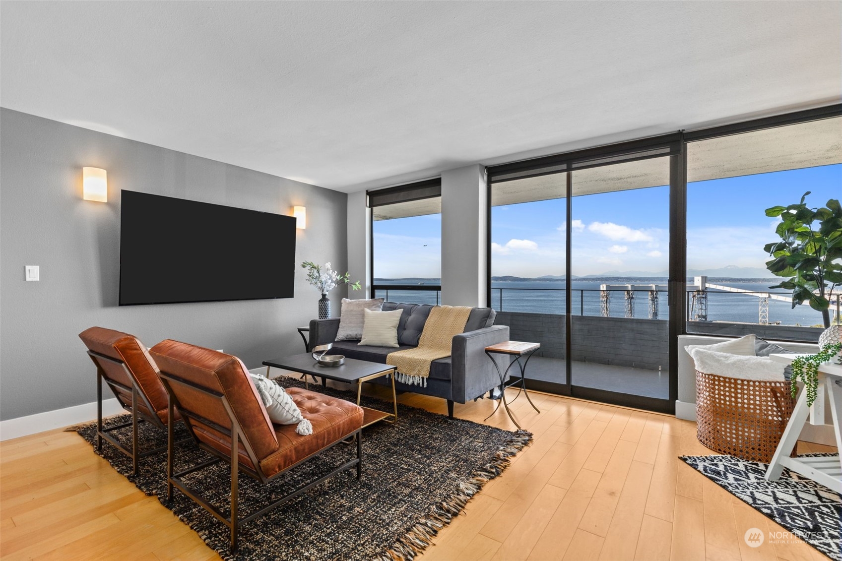 521 5th Avenue W #903