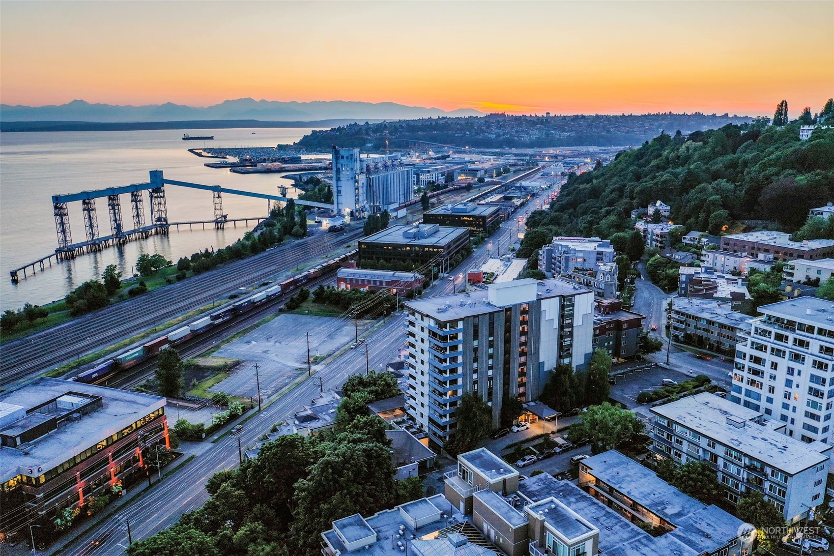 521 5th Avenue W #903