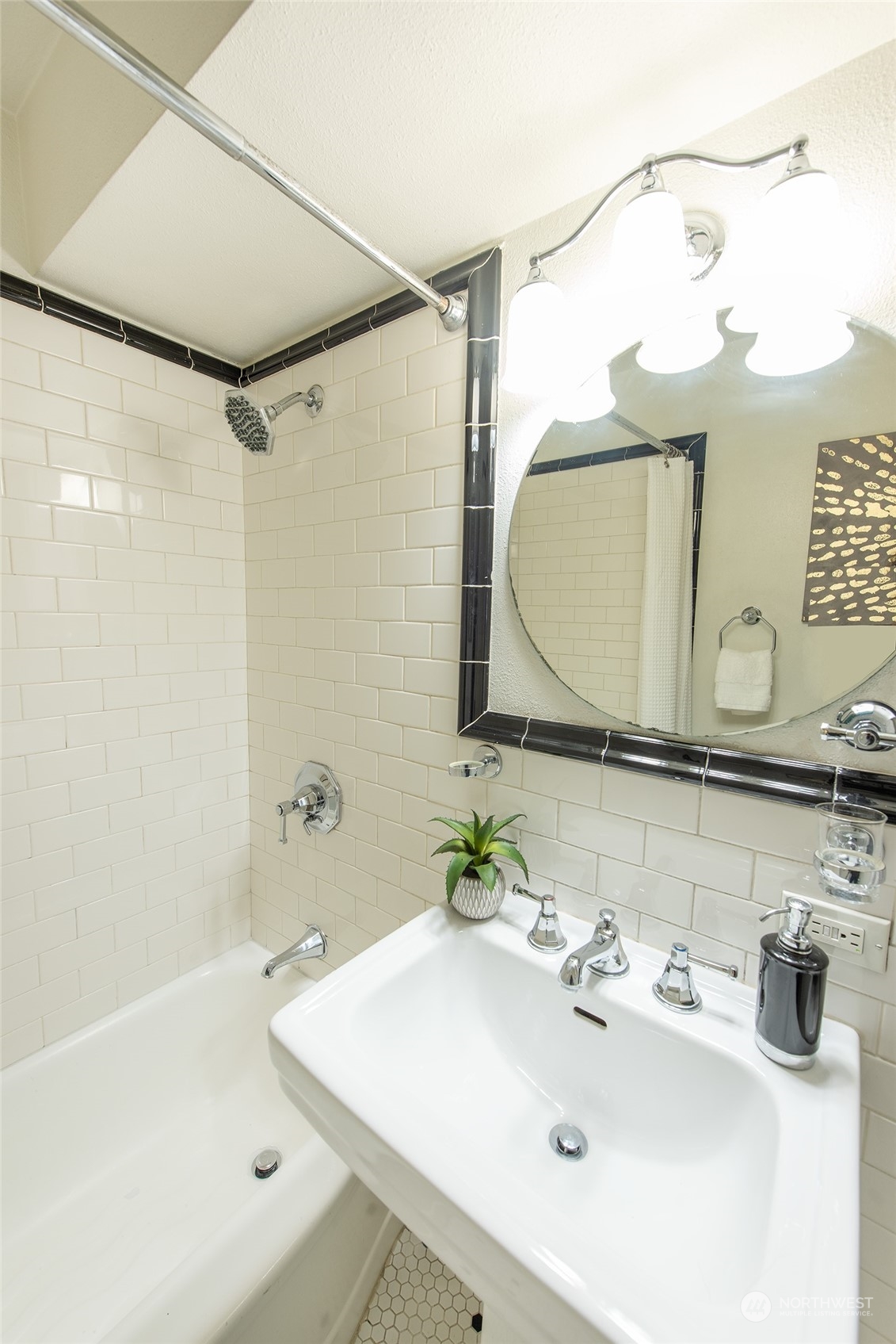 1105 Spring Street Unit: 804