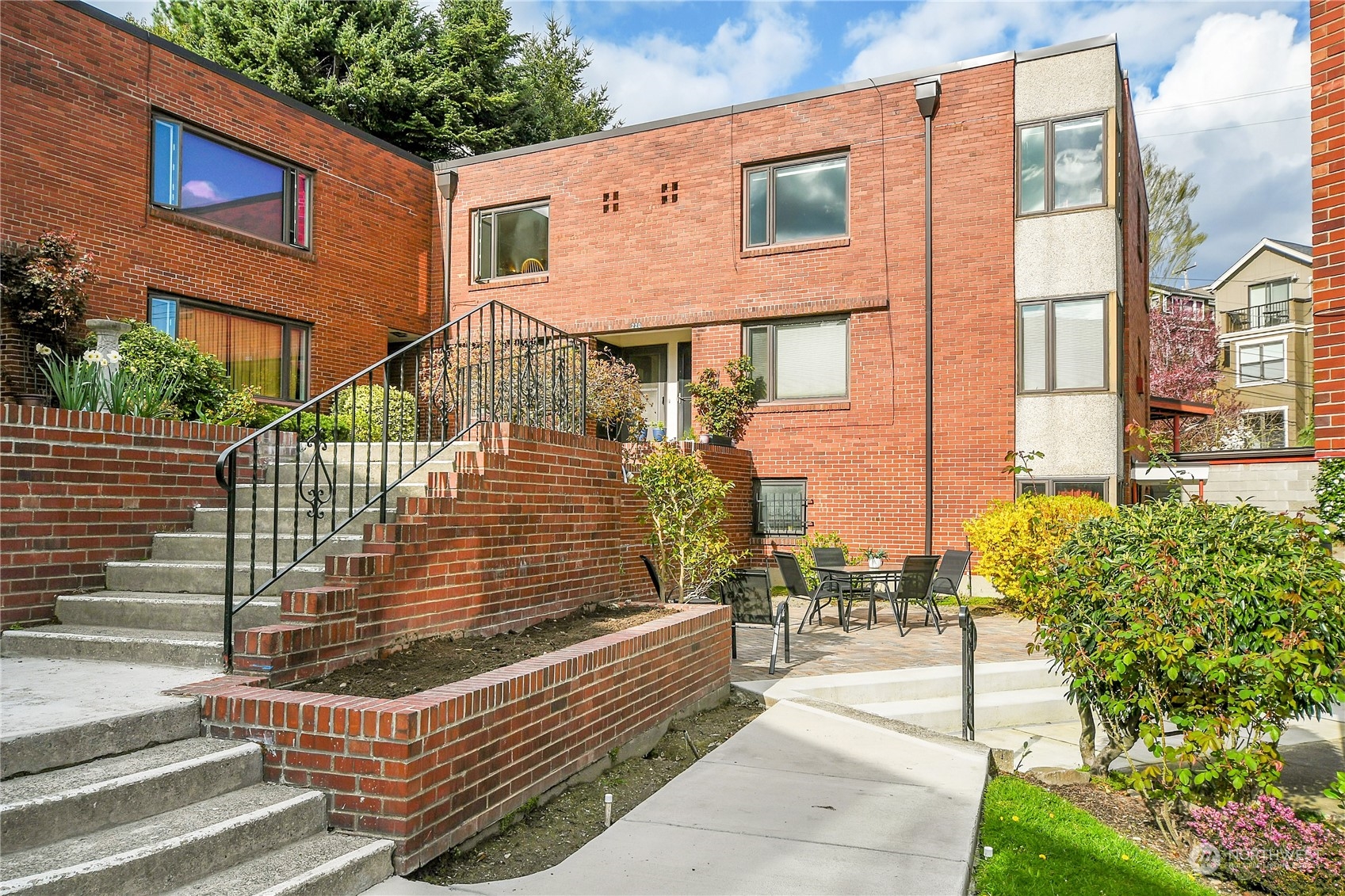 216 Aloha Street #103