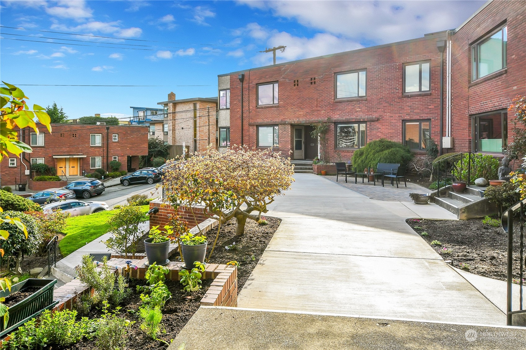 216 Aloha Street #103