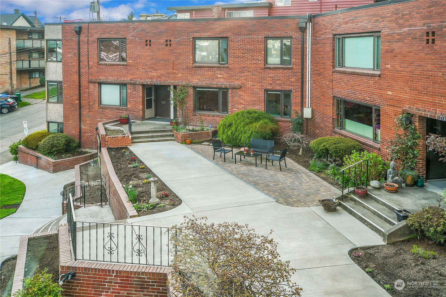 216 Aloha Street #103