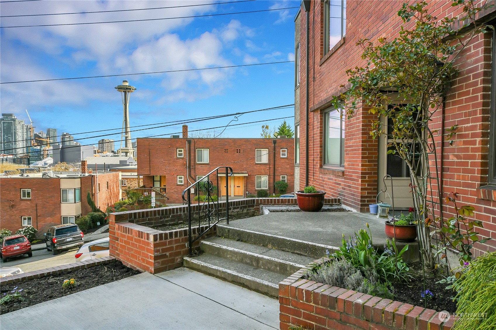 216 Aloha Street #103