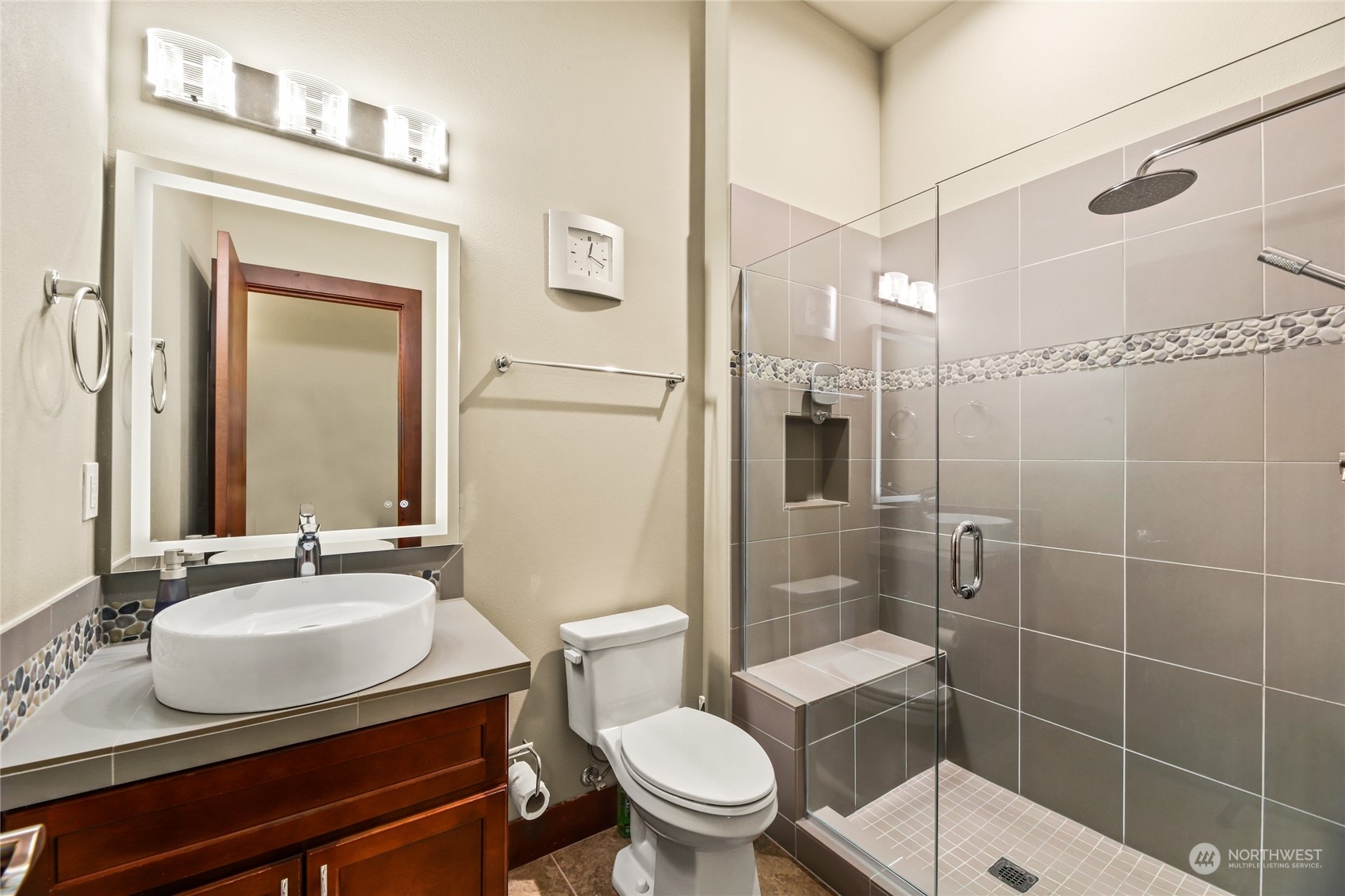 4005 NE 3rd Place #3E