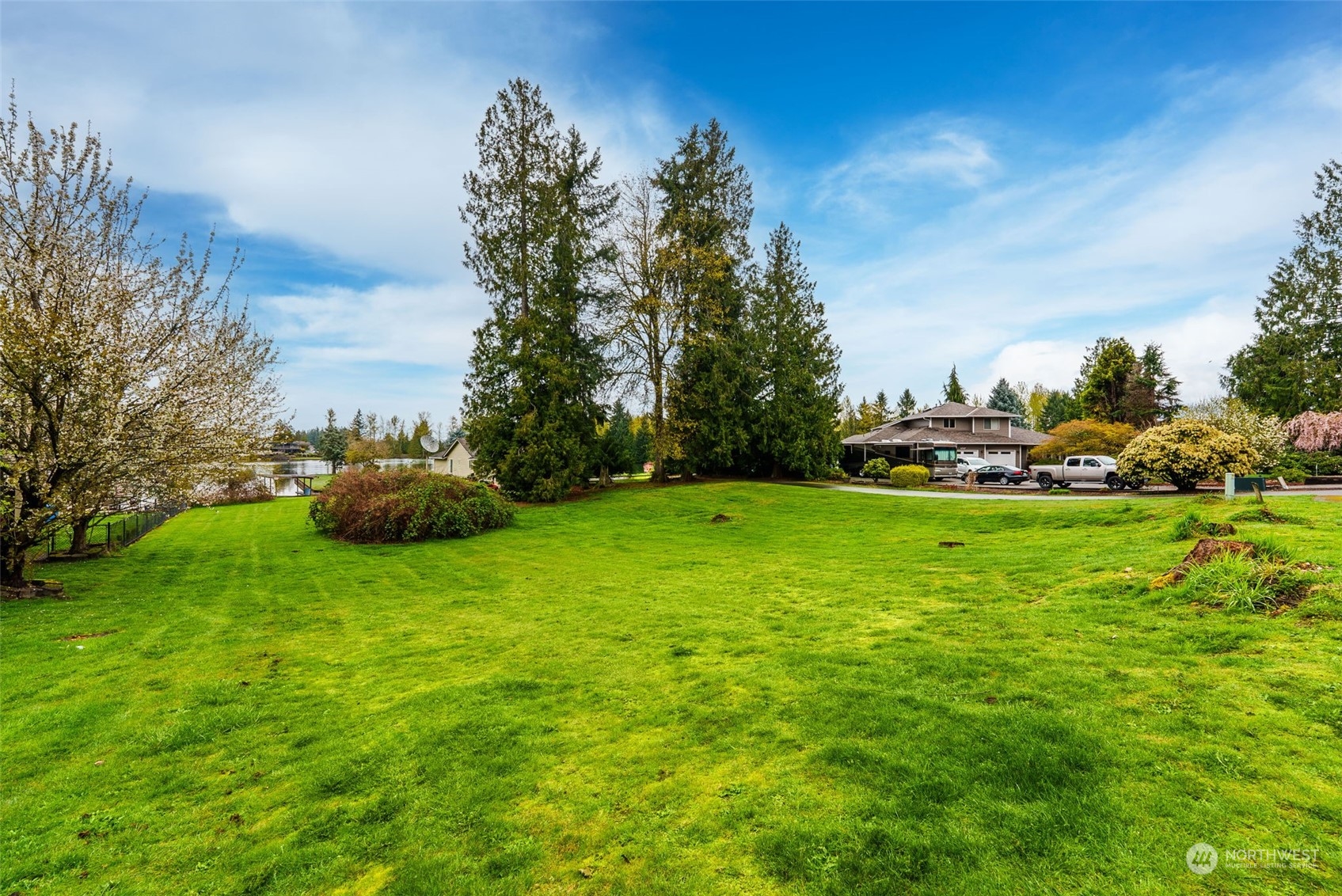 4739 Lakeridge Drive E