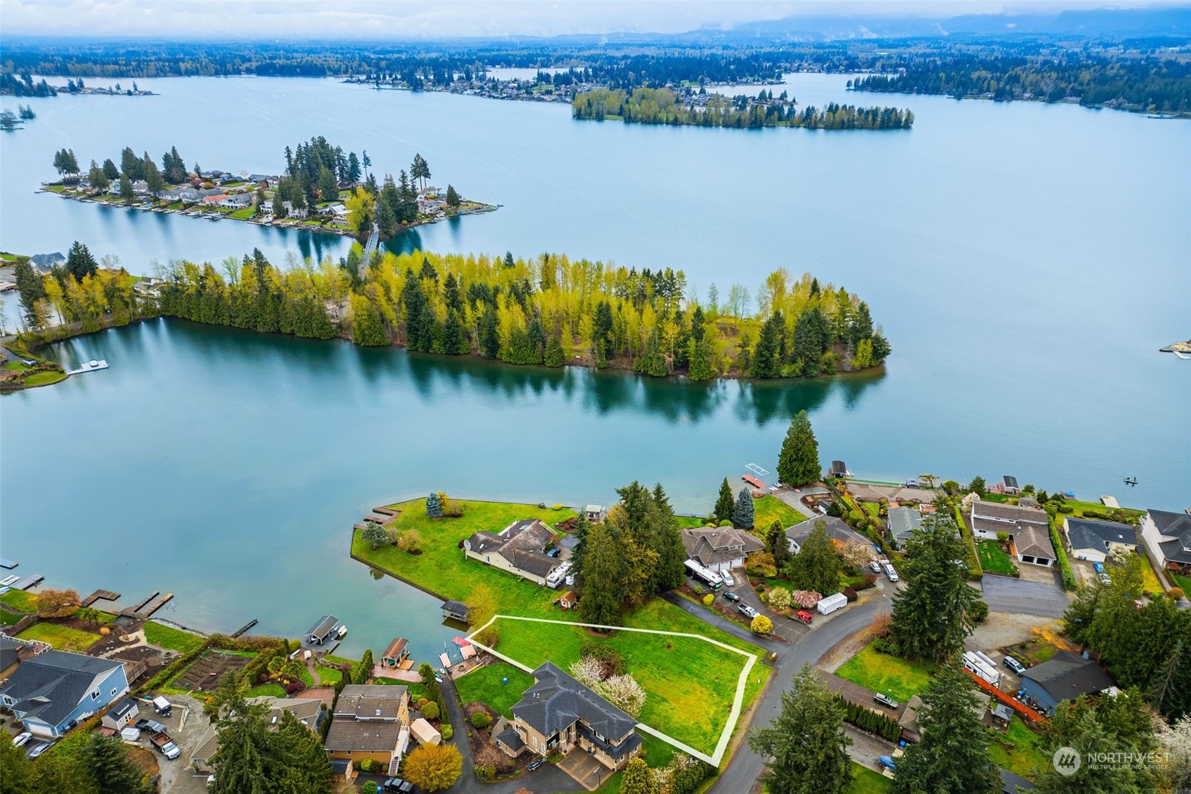 4739 Lakeridge Drive E