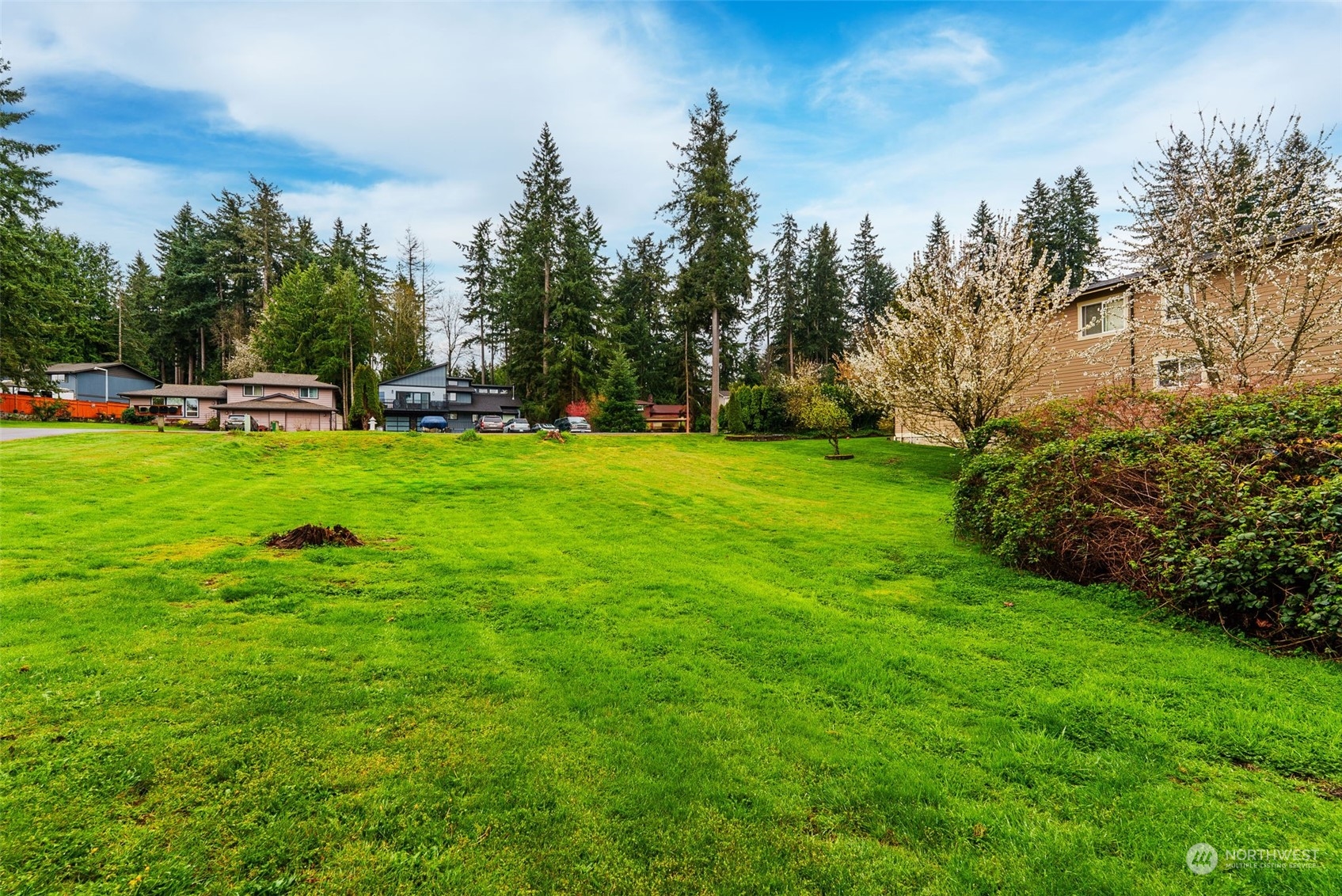 4739 Lakeridge Drive E