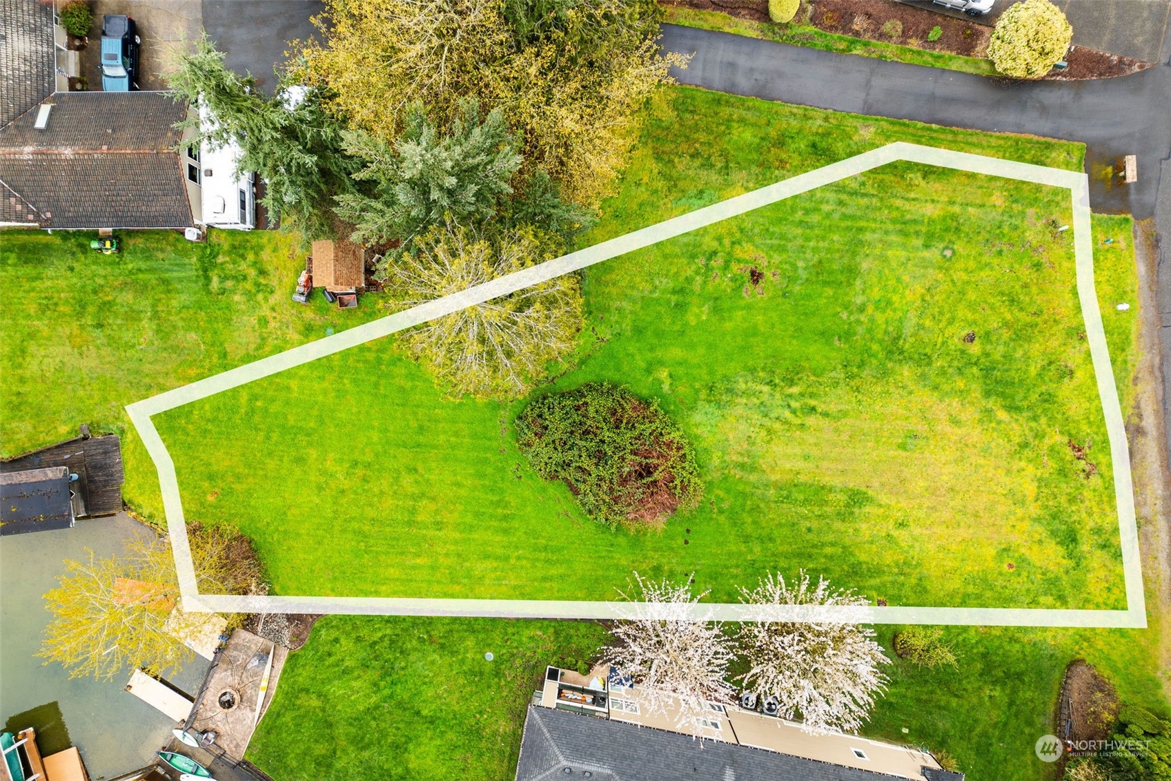 4739 Lakeridge Drive E