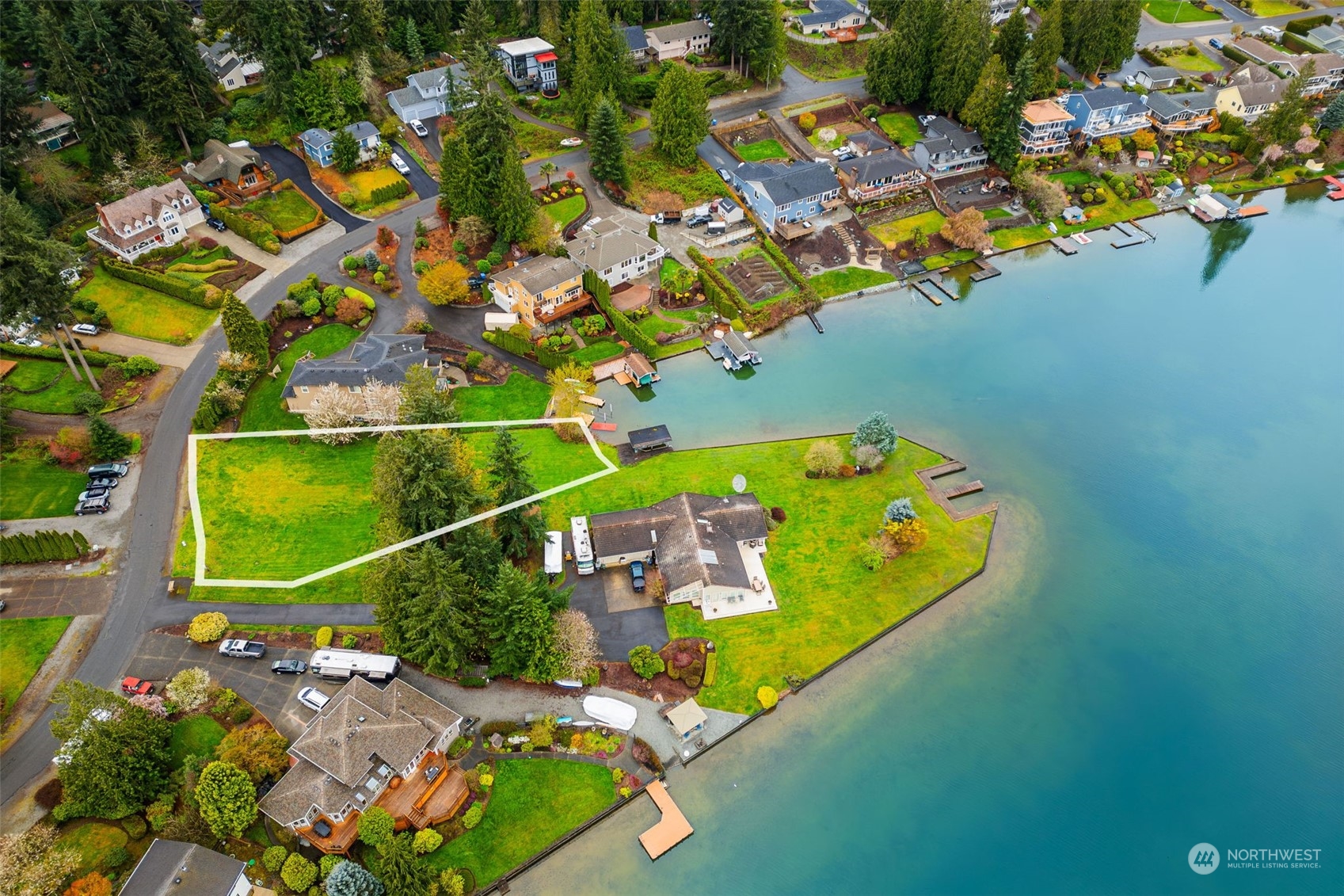 4739 Lakeridge Drive E