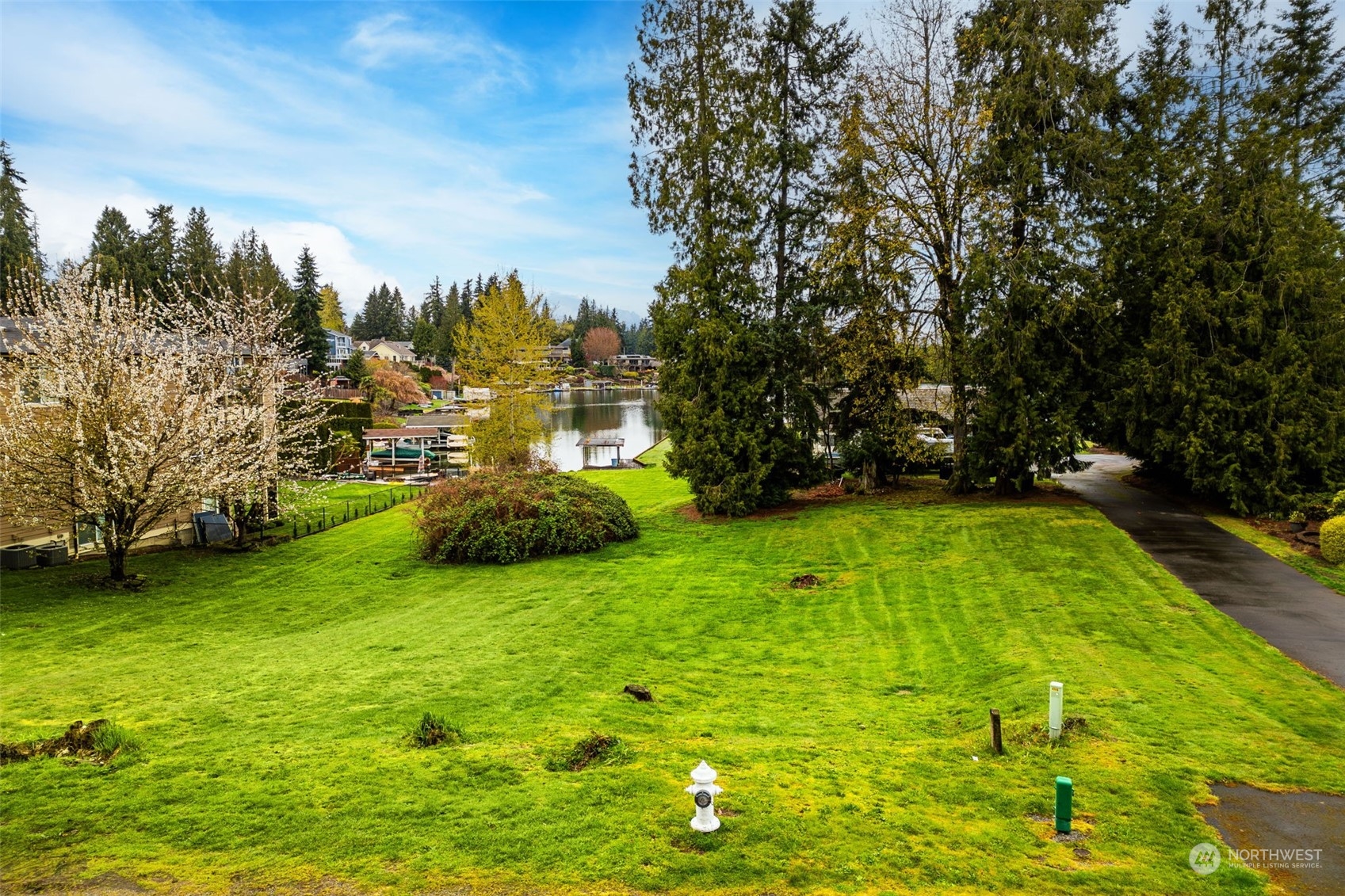 4739 Lakeridge Drive E