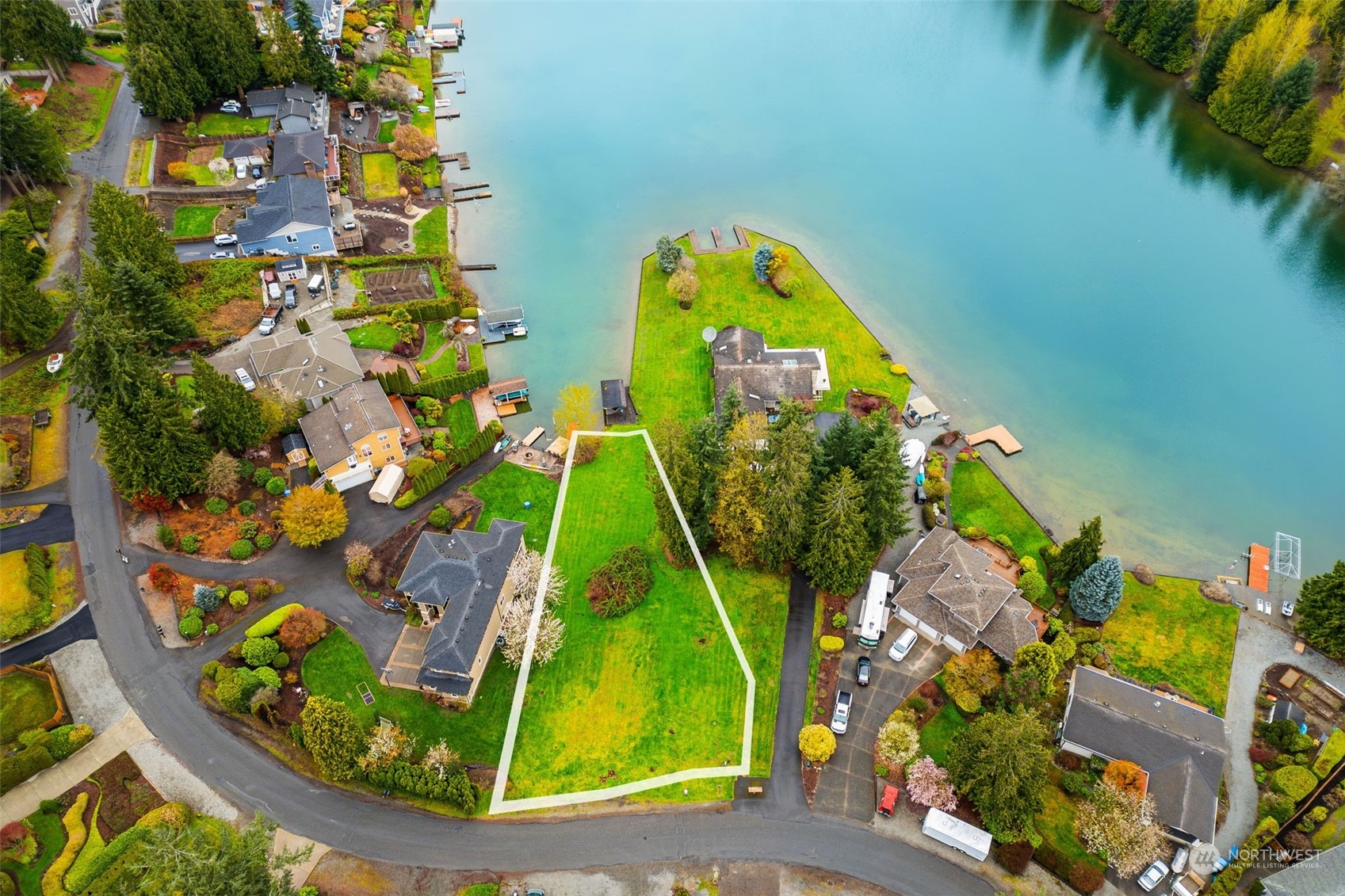 4739 Lakeridge Drive E