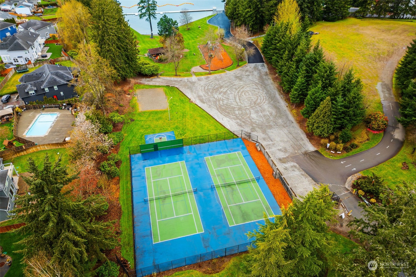 4739 Lakeridge Drive E