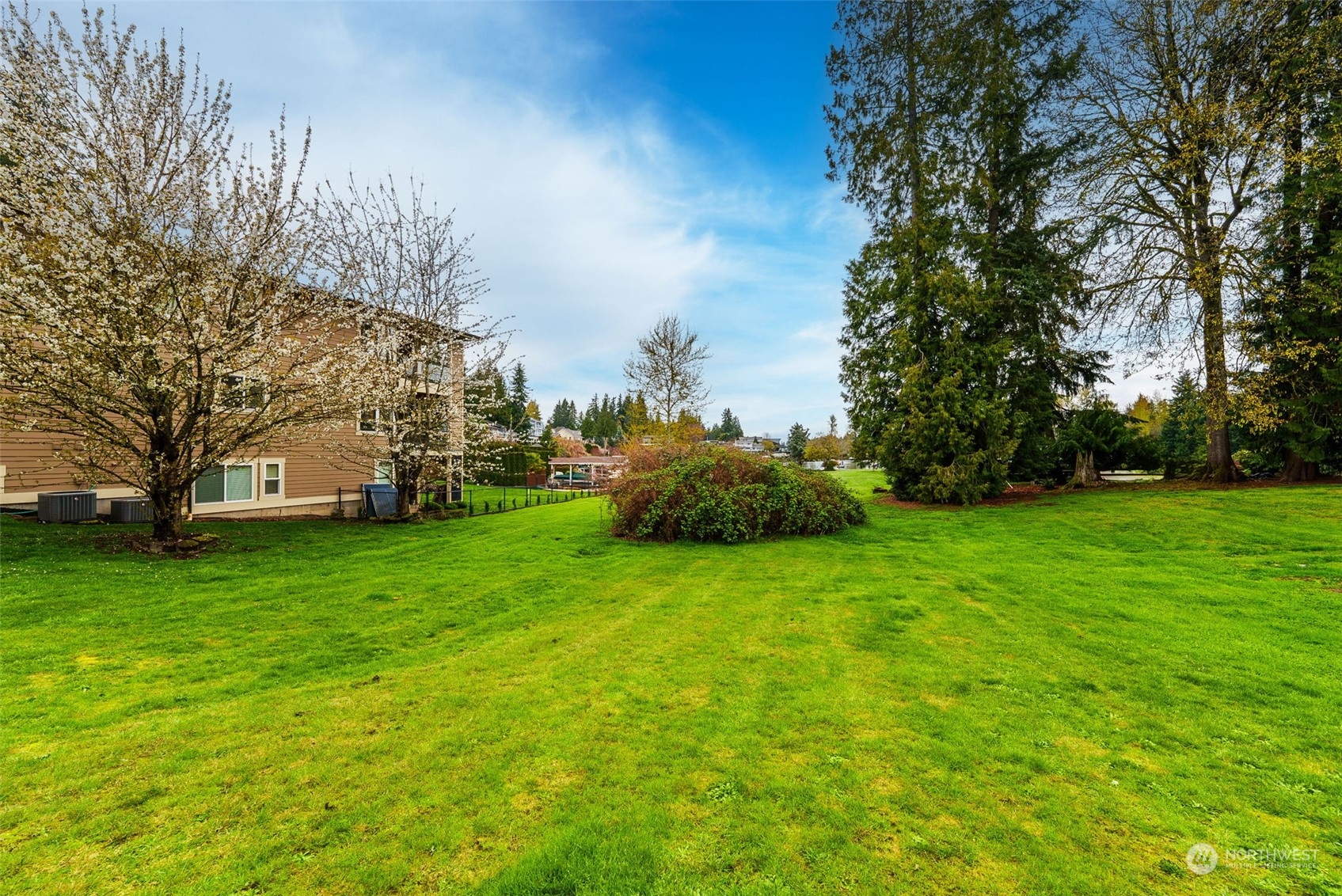 4739 Lakeridge Drive E