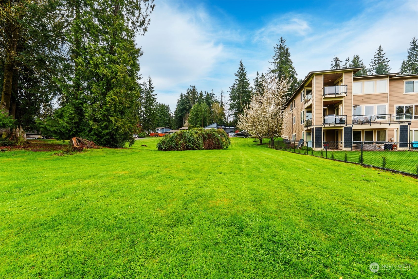 4739 Lakeridge Drive E