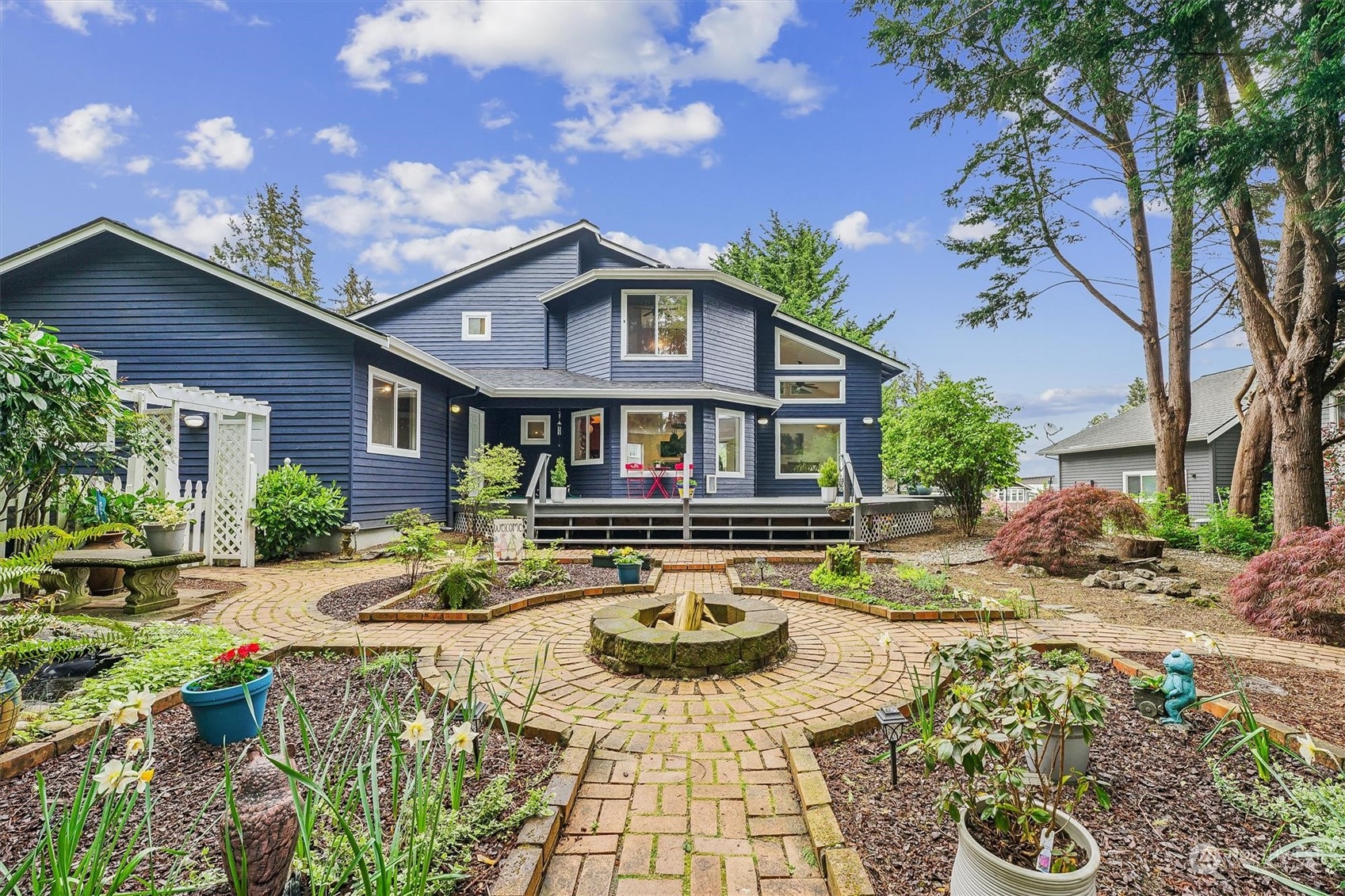 2135 NE Edwin Court