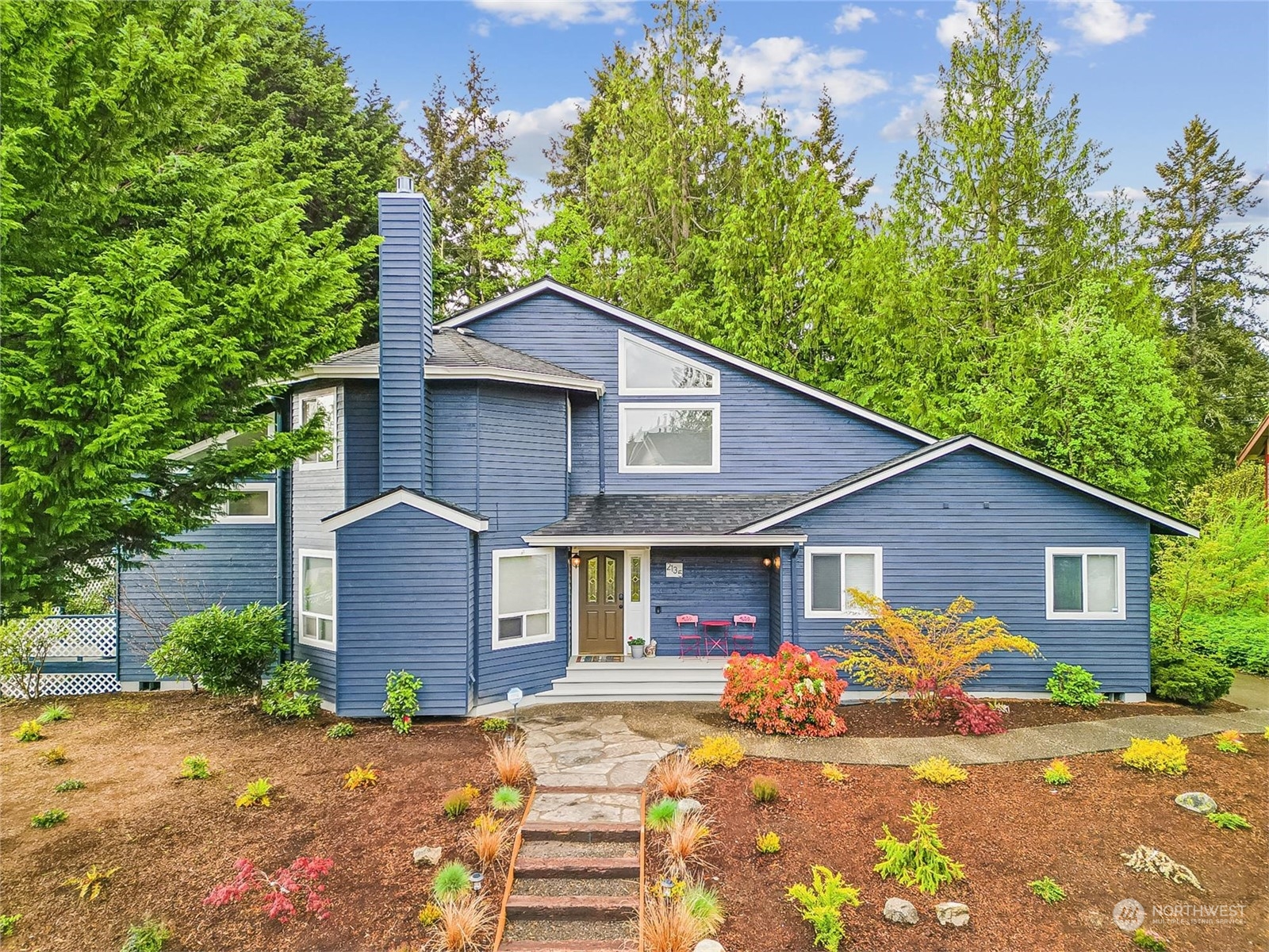 2135 NE Edwin Court