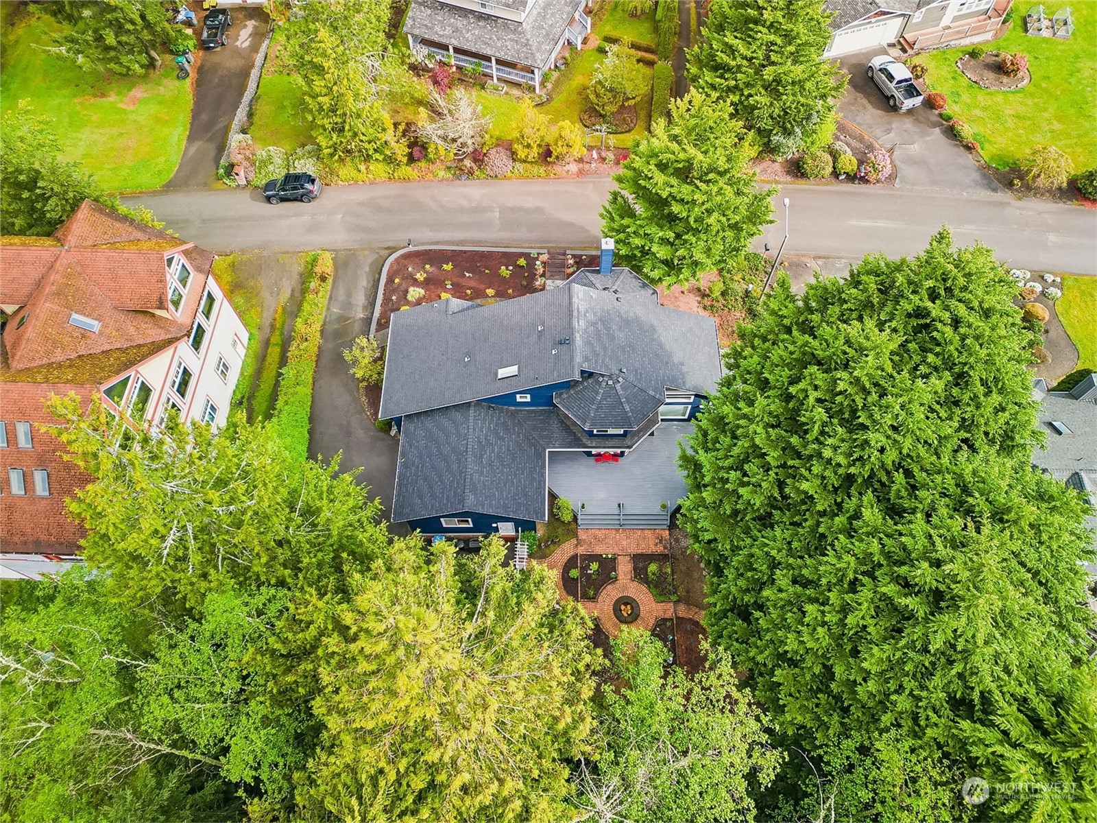 2135 NE Edwin Court