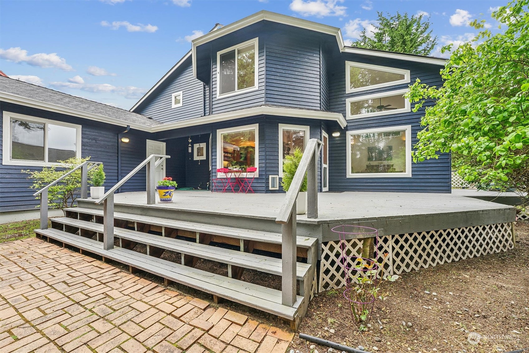 2135 NE Edwin Court